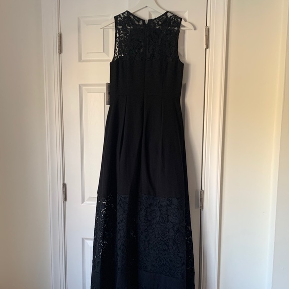 NWT Aidan Mattox Sleeveless Lace Inset Crepe Gown - Picture 2 of 9